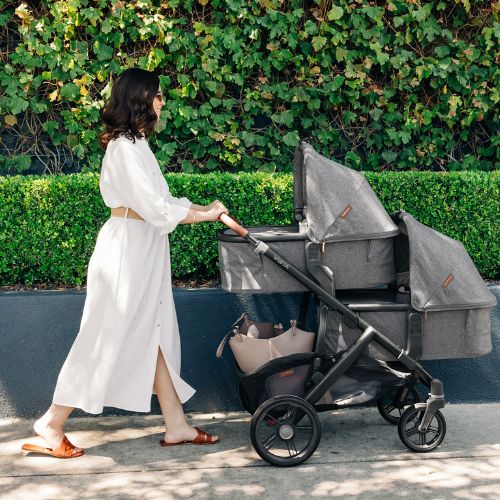 uppababy vista v3 en uso como carrito gemelar con dos capazos